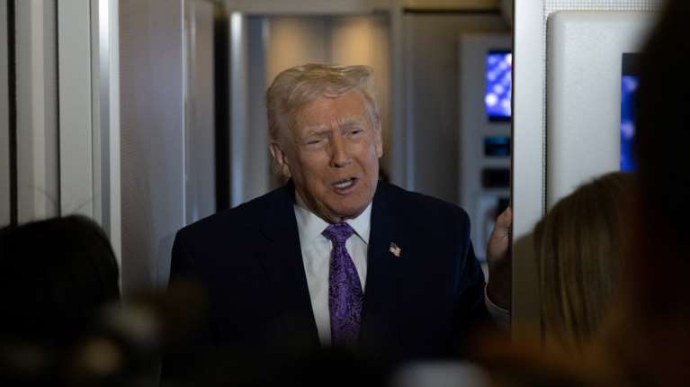 Τραμπ: Το σκάνδαλο διαφθοράς στην Ουκρανία δεν βοηθάει τις διαπραγματεύσεις για τον τερματισμό του πολέμου