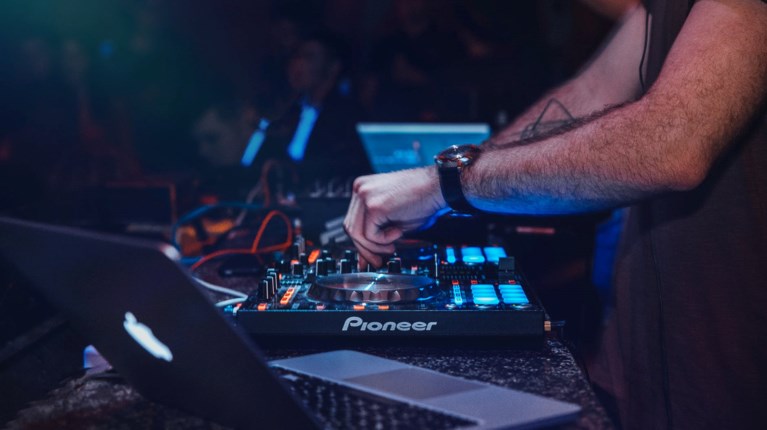 DJS