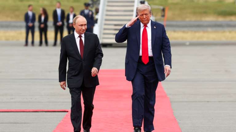 &quot;Ρωσικές διατυπώσεις&quot; στο σχέδιο Τραμπ για την Ουκρανία βλέπει ο Guardian - Ερωτήματα για την πρόταση των ΗΠΑ