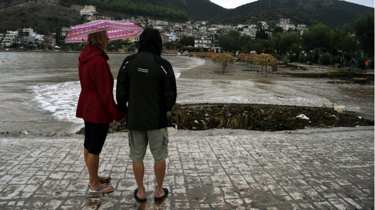 καλοκαιρι βροχη