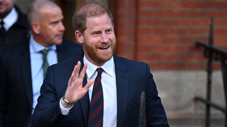 Ο δικηγόρος του πρίγκιπα Χάρι κατηγορεί την Daily Mail ότι κατασκόπευε τον αδελφό του