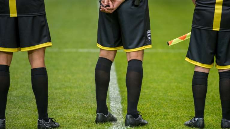 Νέοι κανονισμοί στο ποδόσφαιρο: Τι αλλάζει σε οφσάιντ, VAR και πέναλτι – Νέες ποινές στις καθυστερήσεις των τερματοφυλάκων