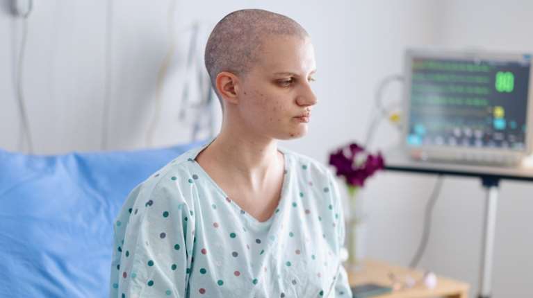 Καρκίνος: Τα τέσσερα απρόσμενα συμπτώματα που πρέπει να γνωρίζουμε