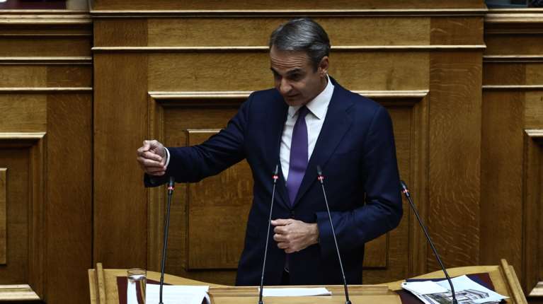 Στα μέτρα της ΔΕΘ ποντάρει η κυβέρνηση - Σύγκρουση Μητσοτάκη-Ανδρουλάκη στη Βουλή για την ακρίβεια