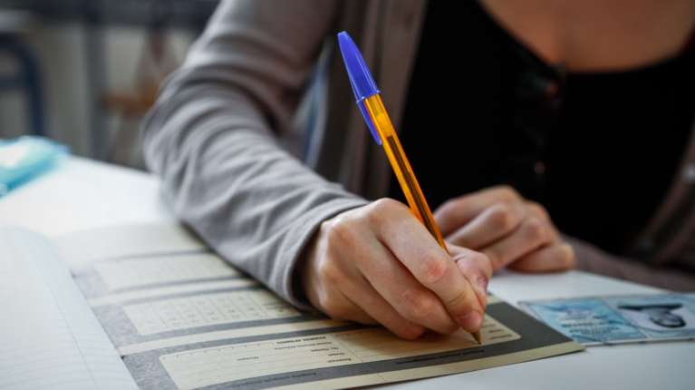 Πανελλήνιες 2025: Στη μάχη μπαίνουν από αύριο 90.000 υποψήφιοι – Οσα πρέπει να ξέρουν