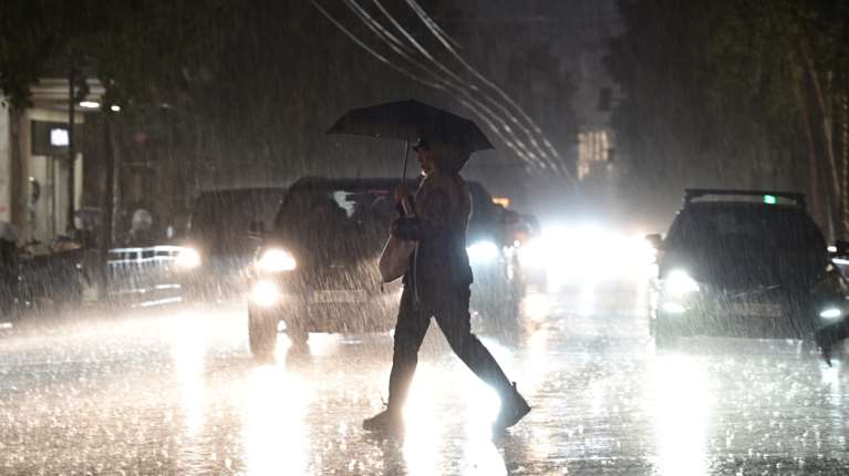 Σε "red code" η χώρα λόγω κακοκαιρίας: Ηδη η Πυροσβεστική δέχθηκε 120 κλήσεις - Οι συστάσεις της Πολιτικής Προστασίας