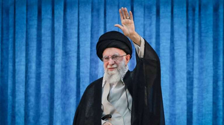 Πρώτη δήλωση Χαμενεΐ: Το Ισραήλ θα τιμωρηθεί για το λάθος του - Παράλογες οι δηλώσεις Τραμπ, δεν θα παραδοθούμε