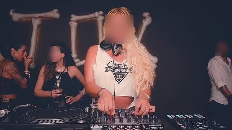 MIKAELA JAV ΑΝΙΨΙΑ ΑΛΙΓΙΕΦ με blur