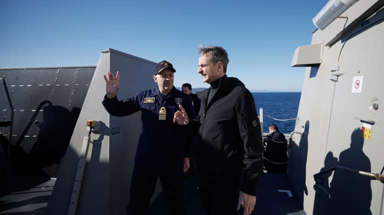 Κυριάκος Μητσοτάκης: Το βίντεο με την υποδοχή του "Κίμωνα" στον Σαρωνικό Κόλπο