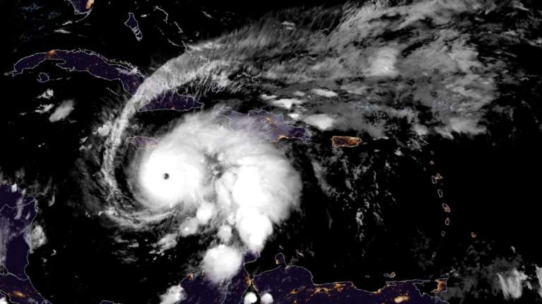 Συναγερμός στην Καραϊβική: Ο κυκλώνας Μελίσα ενισχύθηκε στη μέγιστη βαθμίδα 5