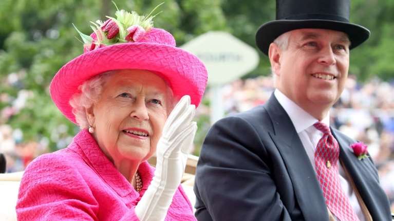 Η εξήγηση μιας αποκαθήλωσης: Πώς ο Άντριου Μαουντμπάτεν Ουίνδσορ έγινε από πρίγκιπας &quot;κοινός θνητός&quot;