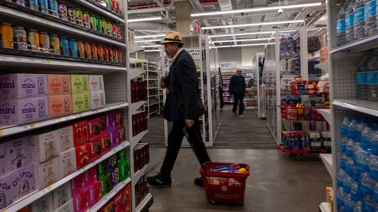 Σαρωτικοί δασμοί Τραμπ: Πόσο θα κοστίσουν στις τσέπες των Αμερικανών - Αποκαλυπτική έρευνα του Γέηλ