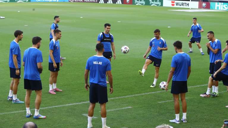 Αντίστροφη μέτρηση για το  Ελλάδα - Δανία: Κατάμεστο το γήπεδο για το παιχνίδι που θα κρίνει πολλά...