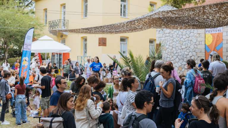 Φυσικό μεταλλικό νερό ΒΙΚΟΣ - Στηρίζει την τέχνη, την παιδική δημιουργία και τη βιωσιμότητα