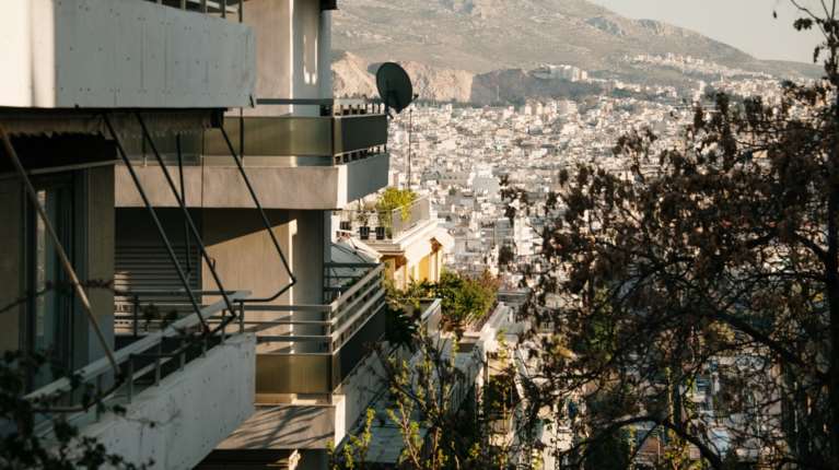 Ωρα εξαγγελιών για το στεγαστικό: Ποια μέτρα είναι στο τραπέζι - Τι θα γίνει με ενοίκια και βραχυχρόνιες μισθώσεις