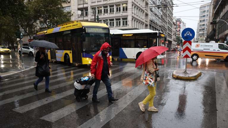 Καιρός: Εβδομάδα με βροχές, νοτιάδες και αφρικανική σκόνη - Πού θα είναι έντονα τα φαινόμενα
