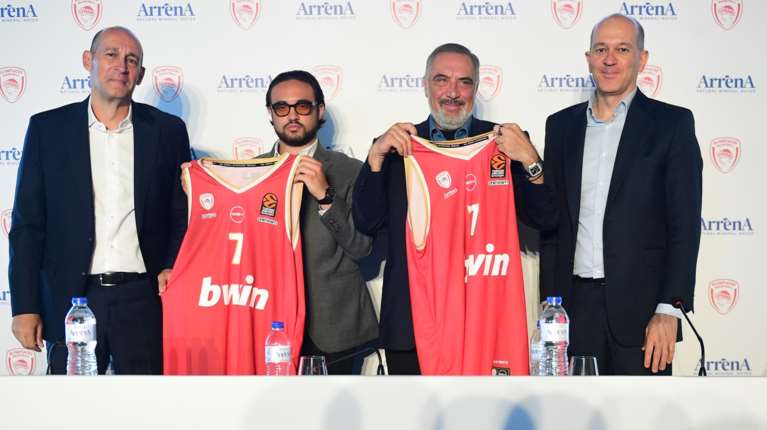 ΚΑΕ Ολυμπιακός: Τριετή χορηγική συμφωνία με την &quot;ΑρρένΑ&quot; ανακοίνωσαν οι Αγγελόπουλοι - Πιθανή η διοικητική εμπλοκή του Νίκου Τσάκου