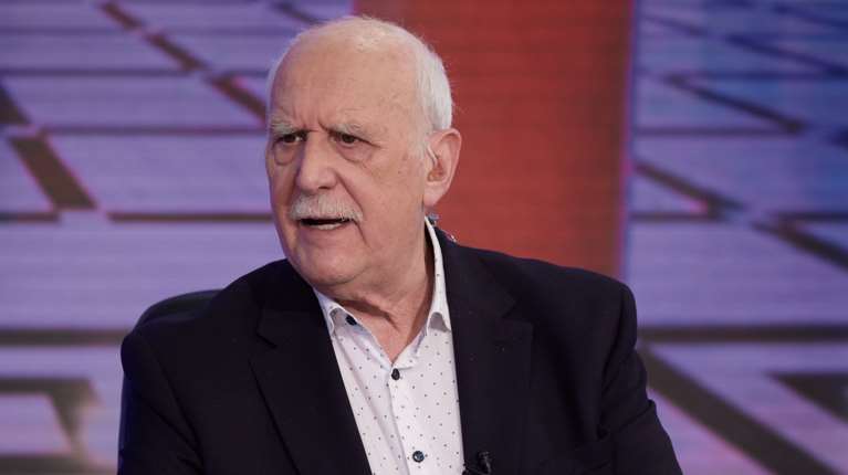 Γιώργος Παπαδάκης: Η Ελλάδα αποχαιρετά τον δημοσιογράφο που την "καλημέριζε" επί 34 χρόνια - Θλίψη και συγκίνηση