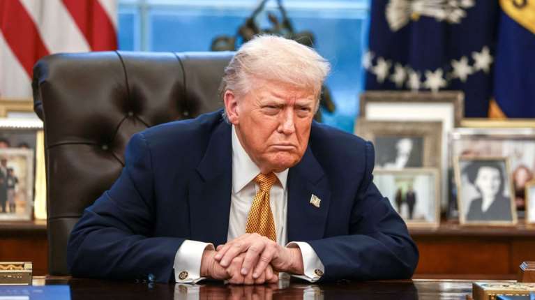 Ιράν: Γιατί ο Τραμπ διστάζει να... πατήσει το κουμπί και να χτυπήσει παρά τους χιλιάδες νεκρούς