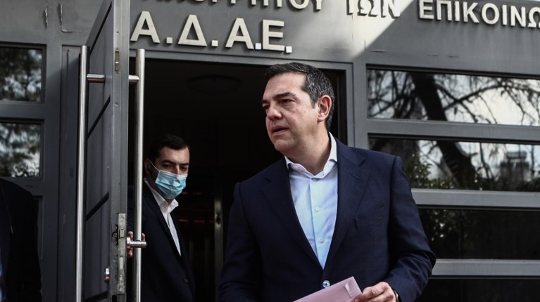 Τσίπρας με φάκελο παρακολουθήσεων