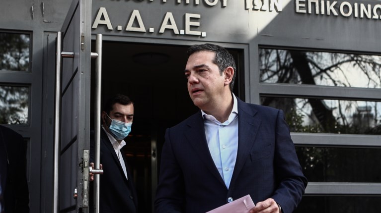Τσίπρας με φάκελο παρακολουθήσεων