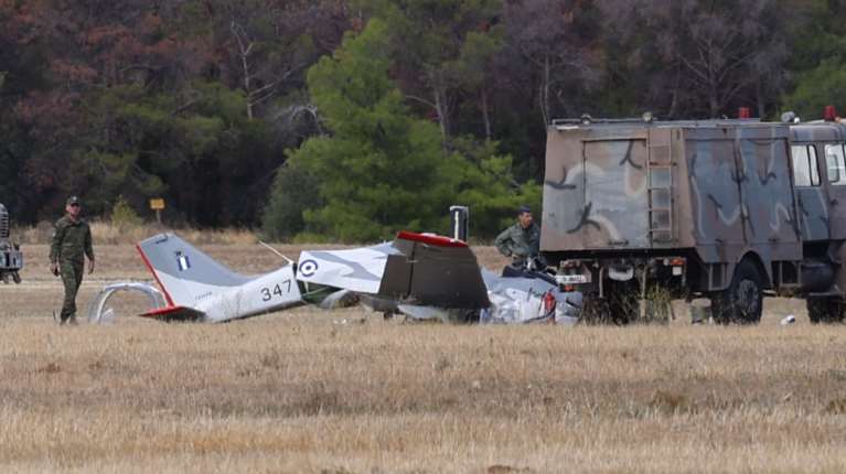 Τατόι: Πώς έγινε το ατύχημα με το εκπαιδευτικό αεροσκάφος - Σε βαριά κατάσταση ο ένας από τους δύο χειριστές [βίντεο]