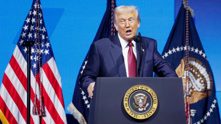 Τραμπ: "Καλή ιδέα" μια επέμβαση στην Κολομβία - Νέες απειλές για Γροιλανδία και Ιράν μετά τη σύλληψη Μαδούρο