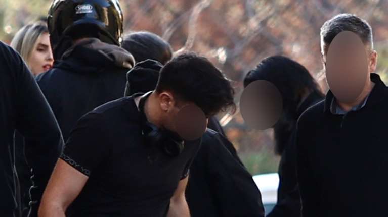 Στην Ευελπίδων οι ρασοφόροι απατεώνες με τα ναρκωτικά - Ελεγαν &quot;φανουρόπιτα&quot; την κοκαΐνη [εικόνες - βίντεο]