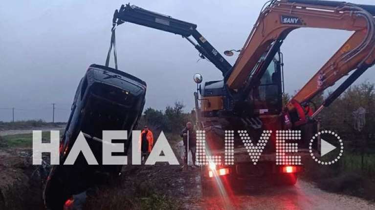 Ανδραβίδα: ΙΧ ανασύρθηκε από αρδευτικό κανάλι - Θρίλερ με τον εντοπισμό του οδηγού