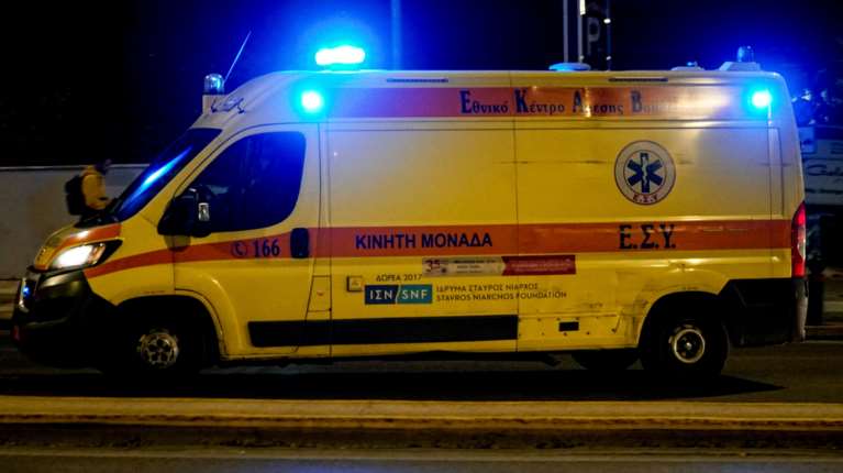 Τροχαίο με παράσυρση 64χρονης στην Αγία Παρασκευή - Διακομίστηκε στο &quot;Γεννηματάς&quot; [βίντεο]