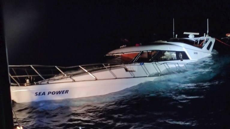 Διάσωση μεταναστών στη Χάλκη