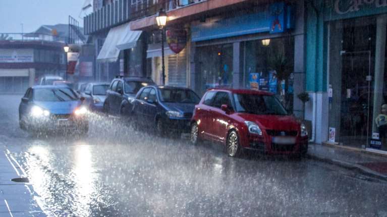 Αγωνία για την &quot;Adel&quot;: &quot;112&quot; σε Κέρκυρα - Αιτωλοακαρνανία - Οι περιοχές που βρίσκονται σε &quot;κόκκινο συναγερμό&quot;