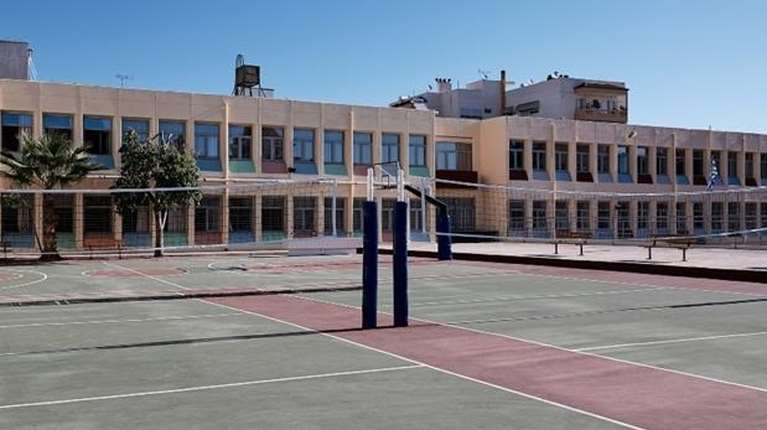 Άλιμος: &quot;Η επίθεση στον 15χρονο ήταν στοχευμένη&quot;, λέει ο διευθυντής του σχολείου - Χτυπήματα σε κεφάλι και πρόσωπο