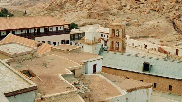 Nέα ένταση στη Μονή Σινά - Οι πραξικοπηματίες επιχείρησαν να μπουν ξανά στο μοναστήρι