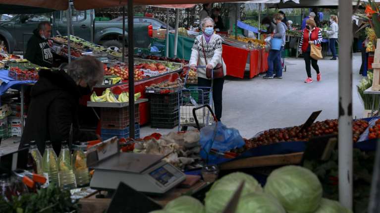 Ποια φρούτα και λαχανικά είναι γεμάτα φυτοφάρμακα - Τι αποκάλυψαν οι έλεγχοι τον Νοέμβριο