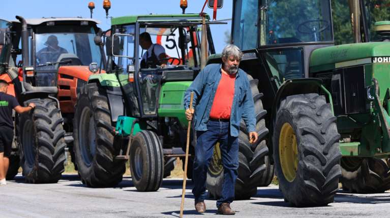 Σε πανελλαδικές κινητοποιήσεις οι αγρότες: Μπλόκα και κλείσιμο της Εθνικής Οδού Αθηνών – Θεσσαλονίκης