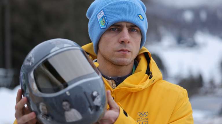 Χειμερινοί Ολυμπιακοί Αγώνες: Απέκλεισαν Ουκρανό δρομέα λόγω κράνους με φωτογραφίες νεκρών του πολέμου