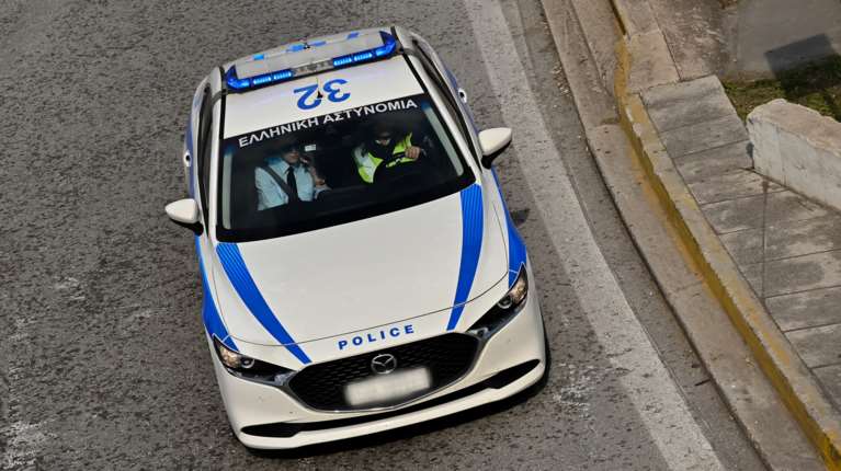 Θεσσαλονίκη: 23χρονος κρατούμενος χτύπησε αστυνομικό και τον έστειλε στο νοσοκομείο