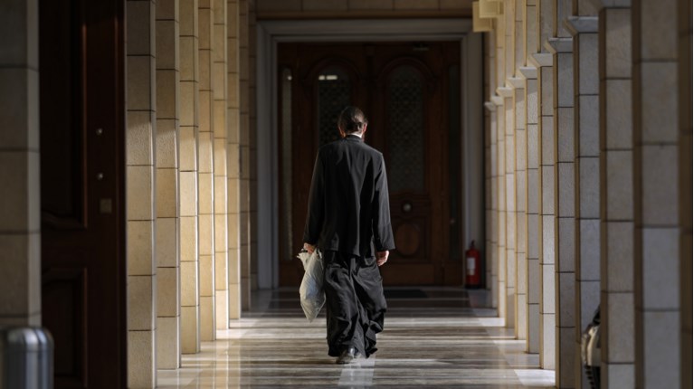 Χανιά: Η 64χρονη έγραφε σε ημερολόγιο το μαρτύριο που ζούσε από τον ιερέα -... | Ελλάδα Ειδήσεις