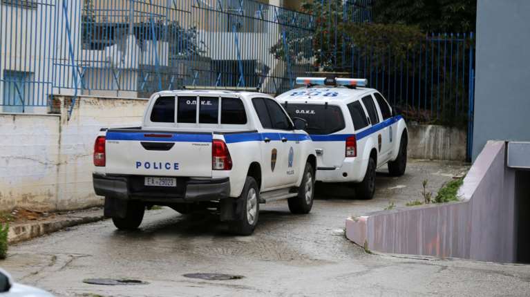 Λάρισα: Είχε κρύψει χάρτες με κρυμμένους θησαυρούς μέσα στον τοίχο του δωματίου του – Έρευνα για δύο αδέρφια