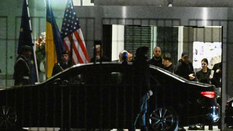 Συνομιλίες ΗΠΑ - Ουκρανίας στο Βερολίνο: Εδαφικές παραχωρήσεις, εγγυήσεις ασφαλείας και παγωμένα ρωσικά κεφάλαια