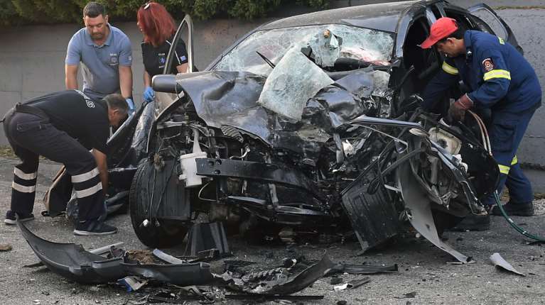 Σοκάρουν οι φωτογραφίες από το τροχαίο με τη νεκρή 25χρονη στο Κιάτο - Αμορφη μάζα το αυτοκίνητό της [εικόνες]