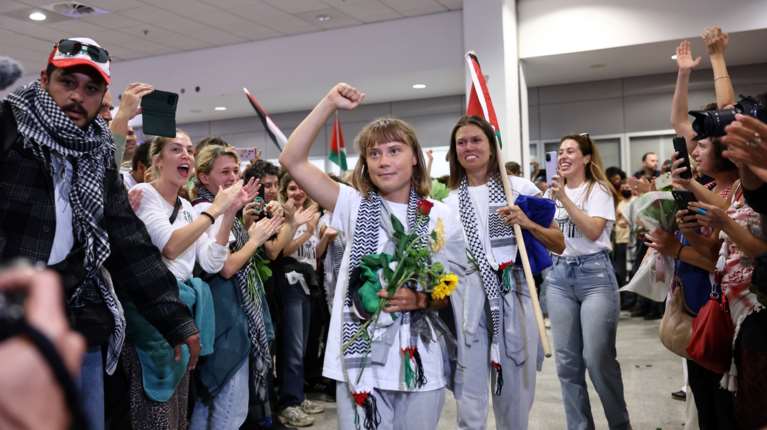 Στην Αθήνα οι Έλληνες ακτιβιστές του στολίσκου για τη Γάζα - Μαζί τους η Γκρέτα Τούνμπεργκ [εικόνες - βίντεο]