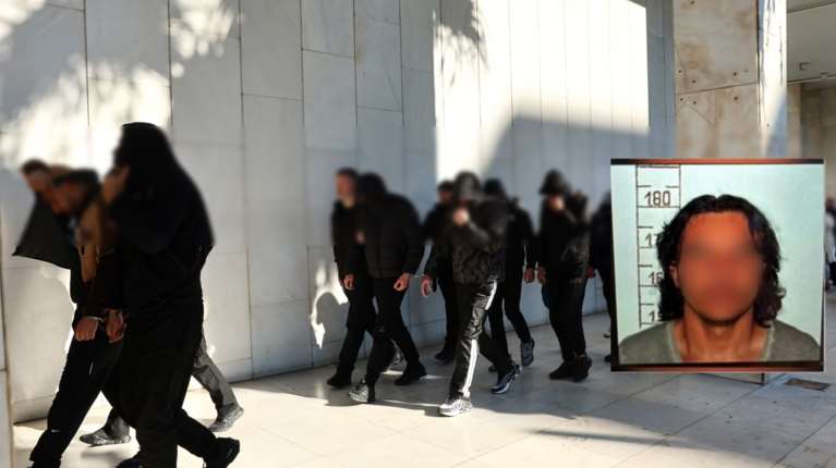 Ο &quot;Μόντι&quot; ήθελε... μονόκλινο στις φυλακές και απειλούσε: &quot;Θα στείλω κάτι παιδιά από Αλβανία να σας γ@@@@ το σπίτι&quot;