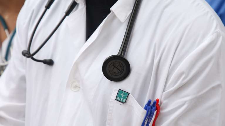 ΠΑΣΟΚ: Ασύδοτη κερδοσκοπία σε βάρος όσων έχουν ιδιωτική ασφάλιση υγείας - Με την ανοχή της κυβέρνησης