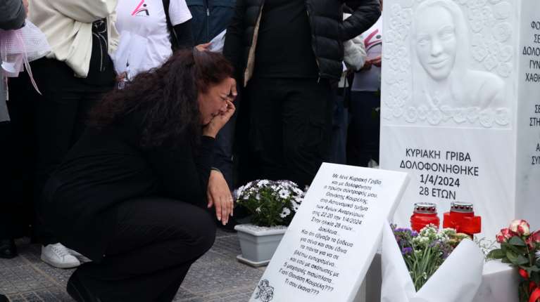 Ελεύθερος ο τηλεφωνητής της αστυνομίας που είχε πει στην Κυριακή Γρίβα, &quot;το περιπολικό δεν είναι ταξί&quot;