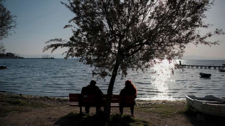 Καιρός: Ανεβαίνει σήμερα ο υδράργυρος, θα φτάσει τους 23 βαθμούς - Σε ποιες περιοχές θα βρέξει