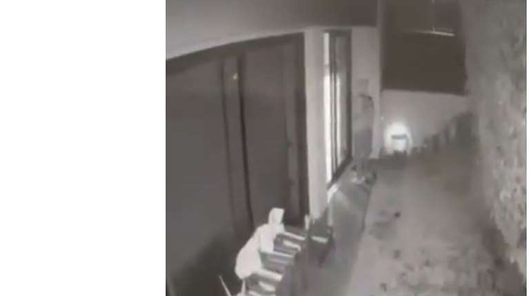 Συμμορία έμπαινε σε σπίτια και τα &quot;ξάφριζε&quot; ενώ οι ένοικοι ήταν μέσα - Βίντεο ντοκουμέντα από τη δράση τους