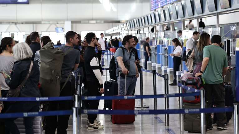 Μεγάλη ταλαιπωρία στο αεροδρόμιο &quot;Ελ. Βενιζέλος&quot;: Έως και 2 ώρες οι καθυστερήσεις στις πτήσεις
