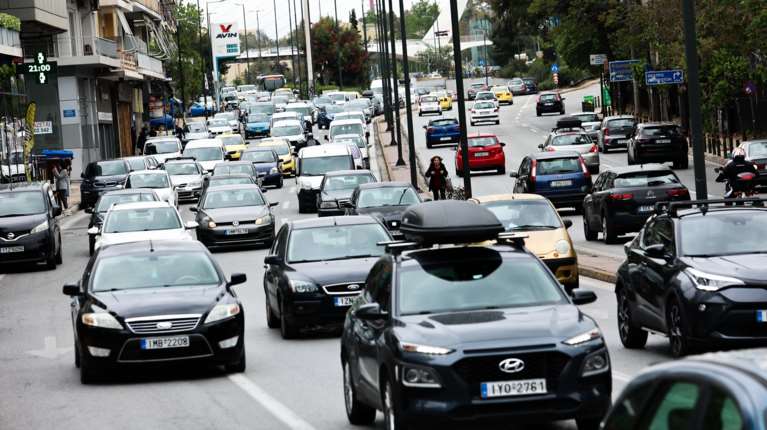 Τι προβλέπει ο νέος ΚΟΚ: Αυστηρές ποινές για αλκοόλ, κινητό, υπερβολική ταχύτητα και κράνος